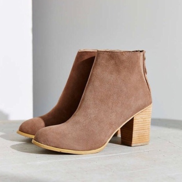 Urban Outfitters Stacked Heel Ankle Bootie - Picture 2 of 8